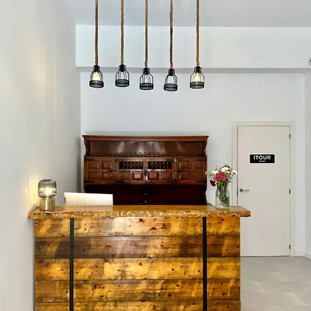 Itour & Coffee Hotel