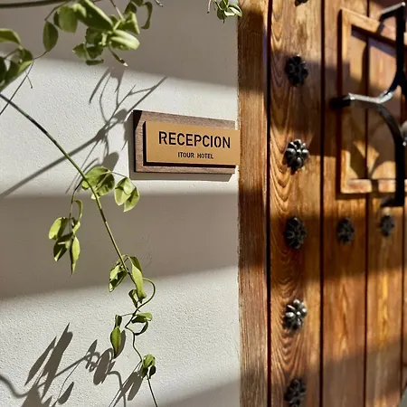 Itour & Coffee ホテル